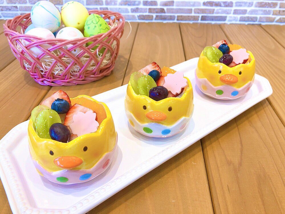 たまひよプリンアラモード本日から出ています♬　　　　大人気のはぐみのなめらかプリンの上に生クリームとフルーツを飾りイースター風に可愛く仕上げました♡　　　　可愛い桜のチョコレートを飾ってお花見にもぴったりです♬是非お試しください　　　　#なめらかプリン #プリンアラモード #お花見 #イースター #桜 #松戸 #松戸市 #松戸スイーツ #マツテク #instasweets #パティスリーはぐみ #パティスリーハグミ #パティスリーhagumi