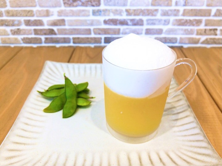 本日から一足早くビールゼリー出ています♬オレンジ＆パイナップルのミックスゼリーにオレンジ果肉を入れて固め、上にはグレープフルーツの泡ゼリー?をのせてまるでビール！？な美味しいゼリーにアルコールは使用していないので、お子様も大人気分で一緒に乾杯 毎日暑くなってきて、ゼリー商品もこれから続々と登場予定です！お楽しみに そして明日はいよいよ＼ロールの日／巻き切れないほどフルーツをたーーーっぷり！お乗せした5種類のロールケーキを全品660円(税込)にて3日間限定販売いたします♬ 既にたくさんご予約も頂いており、ありがとうございます！ 数量限定での販売になりますので、必ず食べたい！ものはご予約がオススメです️ 本日まだご予約承っておりますので、気になる方はお気軽にお問い合わせください♡