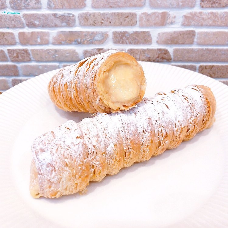 本日は、お店はお休みです‍♀️明日からまた営業しておりますので、ご来店お待ちしています 写真は、9月16日(金)の【はぐみの日】に販売予定のキャラメルコルネ 1日限定販売です♬ 詳細が決まりましたら改めてご案内いたしますのでお楽しみに
