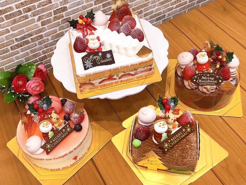 クリスマス、たくさんのご来店を頂きありがとうございました日によっては昨年の倍ほどのお客さまにご来店頂き寒い中お待たせしてしまうこともありましたが皆様にご協力頂き本当にありがとうございました♀️皆様の素敵なクリスマスに少しでも花を添えられていれば嬉しいです? 12/26(月)〜28(水)はお店はお休みです♀️12/28(水)は仕込み日のためお電話は繋がります。