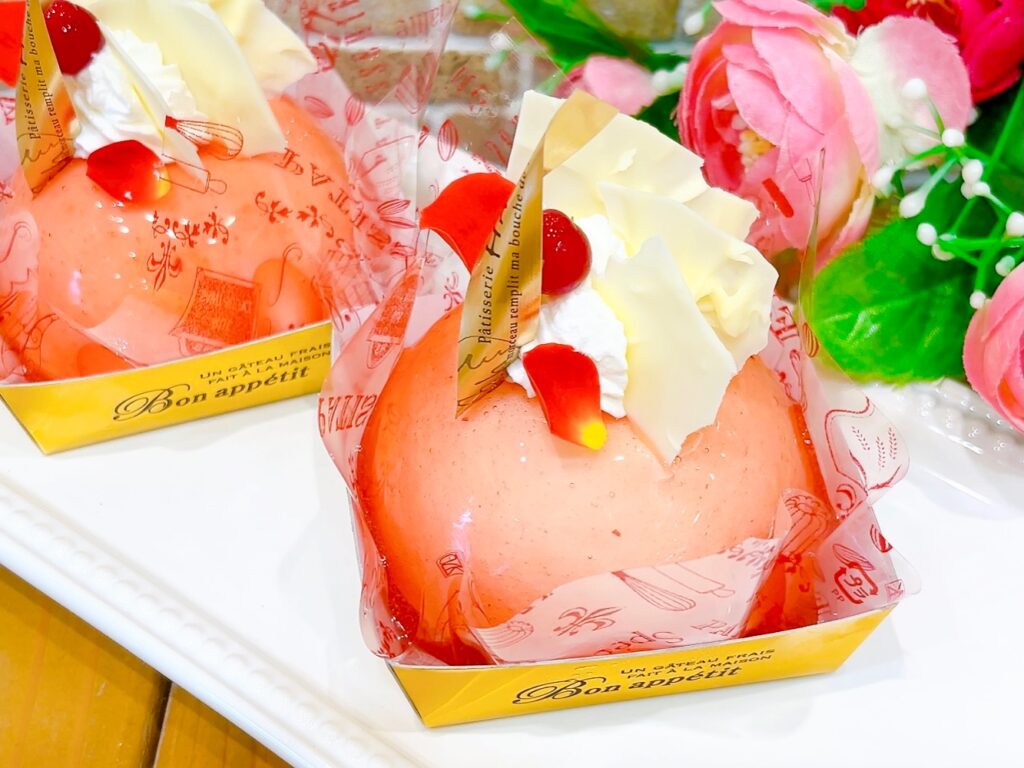 【年末のご挨拶】2025年も大晦日までたくさんのご来店を頂きありがとうございました! 今年も本当にたくさんご縁をいただき、沢山の方に応援&支えていただき心より感謝申し上げますありがとうございました♀️ 2025年はAbemaドラマの放送から始まりイベント毎の限定スイーツや初のInstagram企画等、少しずつ🤏ですが新しい挑戦も出来た年になったのではないかと思います 無事に5周年を迎えることもでき、これから益々皆様に楽しんでいただける店に出来るよう精進して参ります 人手不足等もあり何かと至らない点も多いかと思いますが、来年もご愛顧のほど宜しくお願い申し上げます♀️ ちなみに来年は夫婦共々 年男&年女です午年同士で頑張って参りますので宜しくお願い致します!