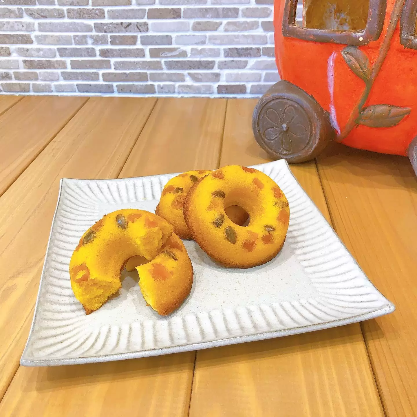 子供たちが大好きなかぼちゃドーナツかぼちゃのダイスカットがゴロゴロ入って食べ応え抜群です♬#パティスリー #ケーキ #ケーキ屋 #かぼちゃ #かぼちゃスイーツ #かぼちゃドーナツ #ドーナツ #松戸 #松戸市 #パティスリーはぐみ #パティスリーハグミ#hagumi