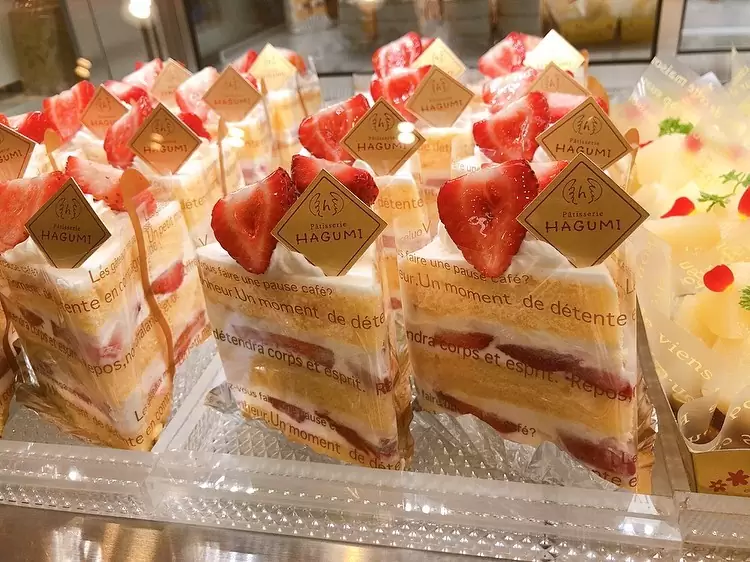 本日もお足元の悪い中、プレオープンにご来店頂き誠にありがとうございました！　　　写真は本日出ていたケーキの一部です^ ^　　　来週はいよいよグランドオープン！セット販売の中身は、決定次第ご報告させていただきますのでお楽しみにお待ちください♡　　　#パティスリーハグミ #パティスリーはぐみ #hagumi #プレオープン #松戸 #松戸市 #松戸スイーツ #ケーキ屋 #パティスリー
