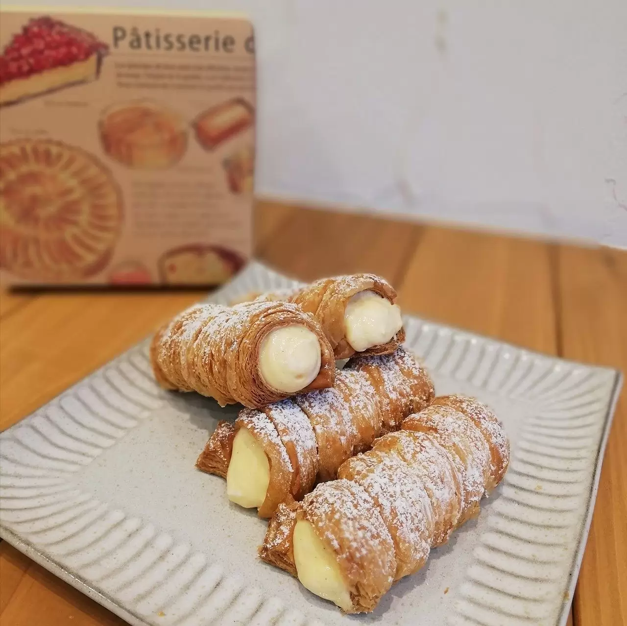 クリスマスは沢山のご来店ありがとうございました　　　　本日はお店はお休みとなります。明日からまた営業しておりますので宜しくお願い致します‍♀️　　　　24、25日は店頭にお出しできなかったコルネとシューも明日からまた復活します　　　　ご来店お待ちしております♬　　　　#さくさくコルネ #さくさく #コルネ #シュークリーム #カスタードクリーム #松戸 #松戸市 #千葉 #千葉スイーツ #パティスリーはぐみ #パティスリーハグミ