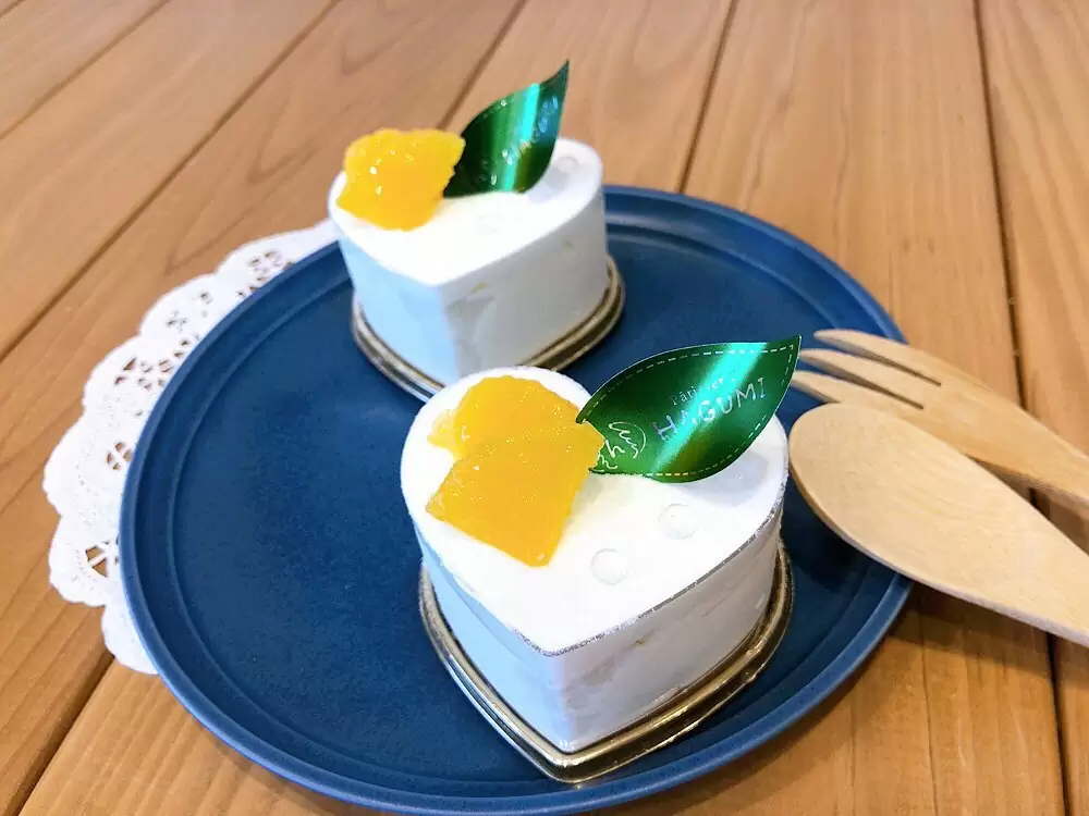 大人気のなめらかレアチーズが、期間限定でハート型になって登場しています♬　　　　アーモンドスポンジの上にさっぱりとした柚子とレモンのクリーム、なめらかで濃厚なレアチーズを流しました　　　　　ゼラチンを使わずお作りしているのでチーズの濃厚さをしっかり味わって頂けます♡　　　　　#ホワイトデー #ホワイトデースイーツ #ハートケーキ #レアチーズケーキ #instasweets #松戸 #松戸市 #マツテク #松戸ケーキ #パティスリーはぐみ #パティスリーハグミ