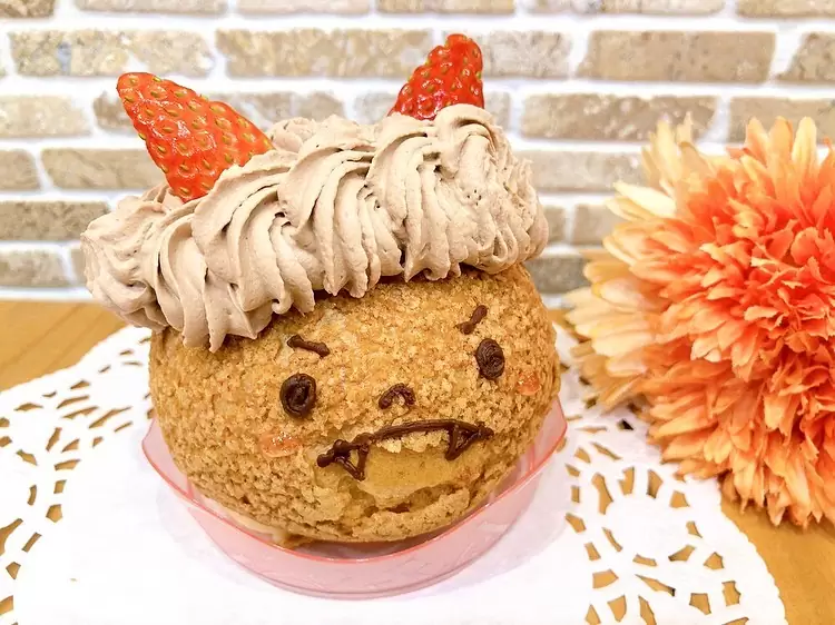 2/3(木)節分の日限定で鬼シューを販売予定です♬※数量限定販売のため、なくなり次第終了です※ カスタードクリームがたっぷり詰まったクッキーシューにチョコクリームの髪の毛と苺のツノを付けて可愛い鬼さんにしちゃいました♡ 恵方巻きロールと一緒に是非 鬼シュー&恵方巻きロールどちらもご予約受付中です♪お電話もしくは店頭にて、お気軽にお問い合わせください