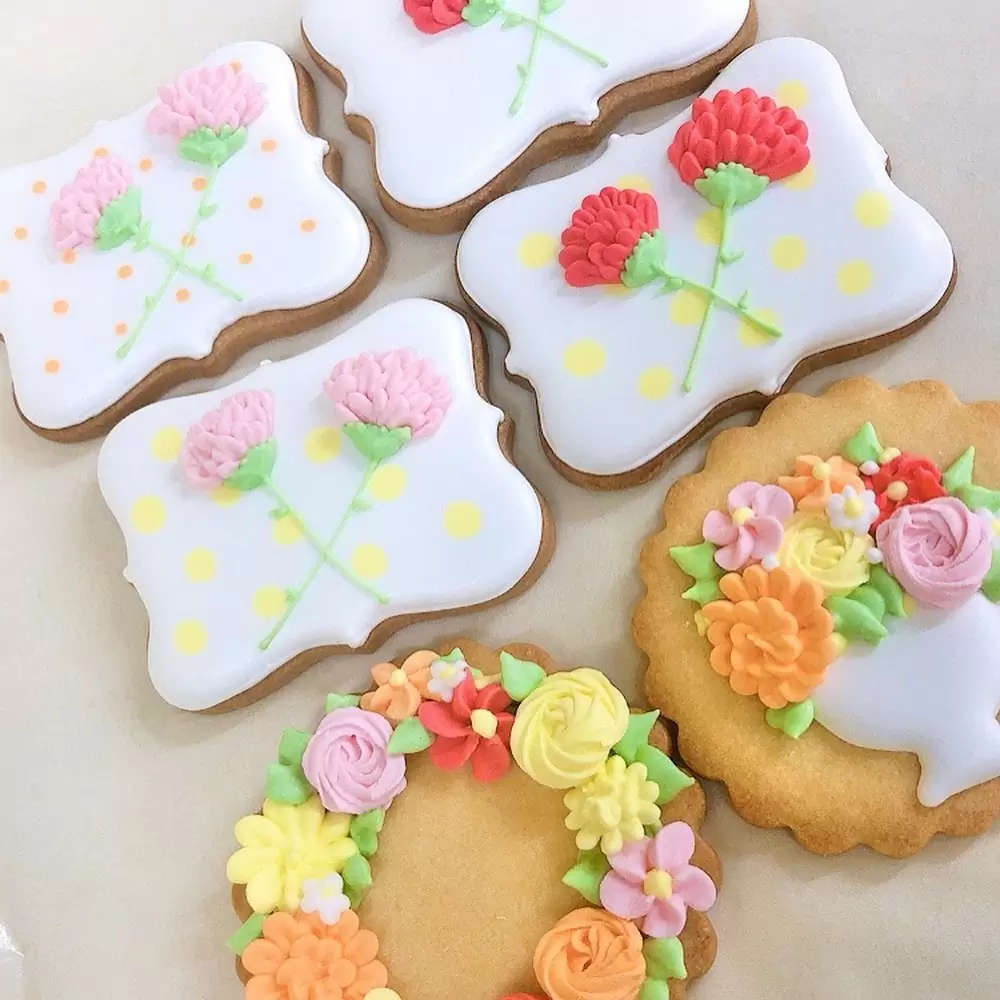 明日5月2日は、月曜日ですがお店はお休みです。5月3日(火)のご予約は本日中にご連絡ください3日(火)から9日(月)までは休まず営業しておりますのでご来店お待ちしております！ 写真は新しく販売中のアイシングクッキーです日頃のちょっとしたプレゼントには勿論、こどもの日や母の日にも喜ばれます こどもの日、母の日ケーキもご予約受付中です♬お電話もしくは店頭にてお気軽にお問い合わせください️ #こどもの日 #母の日 #こどもの日ケーキ #こいのぼりケーキ #母の日ケーキ #母の日ギフト #アイシングクッキー #お花アイシングクッキー #松戸 #松戸市 #松戸ケーキ #パティスリーhagumi #パティスリーhagumi