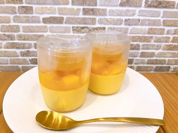 ?マンゴープリン?リニューアルして登場しています マンゴーのジュレと果肉を乗せたなめらかなマンゴープリン?パイン・ライム・パッションを合わせた甘酸っぱいソースをかけてお召し上がりください♬ 暑い季節にぴったりのマンゴープリン是非お召し上がりください♡ また、8/11(木)〜14(日)は恒例の【ガラポン抽選会】を開催豪華賞品をご用意してお待ちしております☆ お祭りスイーツも販売予定ですので、是非お祭り気分で楽しんでください #マンゴー #マンゴープリン #ガラポン #ガラポン抽選会 #松戸ケーキ #パティスリーhagumi #パティスリーはぐみ