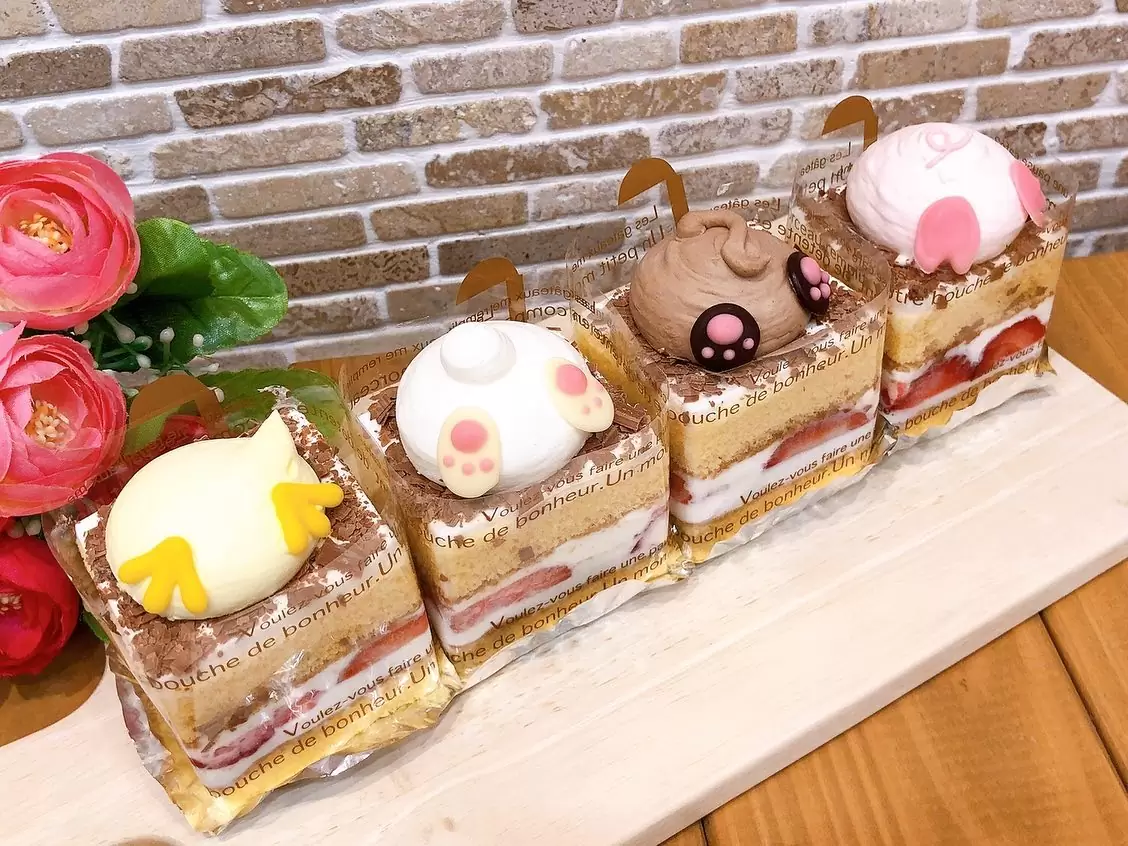 本日4日〜6日まで限定でおしりケーキ出ています♬ はぐみ特製ショートケーキの上に、生クリームでぷっくり可愛い動物達のおしりを乗せました♡ 見ても食べても幸せ?な限定おしりケーキ是非お楽しみください♡ #おしりの日 #動物ケーキ #松戸ケーキ #松戸スイーツ #パティスリーhagumi #パティスリーはぐみ