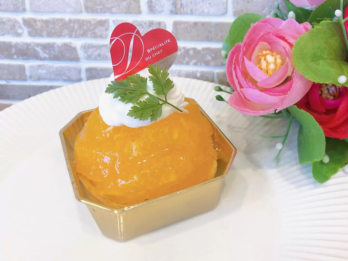 不知火(しらぬい)のタルト期間限定で出ています♡ 今年も不知火の季節がやってきました清美オレンジとポンカンの良いとこ取りをした品種で、ジューシーさと濃厚な甘味が特徴の不知火 はぐみ特製の香ばしいチーズタルトとカスタードクリームにたっぷりと贅沢に乗せました♡ ぷりっぷりの美味しい不知火を是非お楽しみください #不知火 #しらぬい #不知火タルト #柑橘タルト #松戸ケーキ #パティスリーはぐみ #パティスリーhagumi