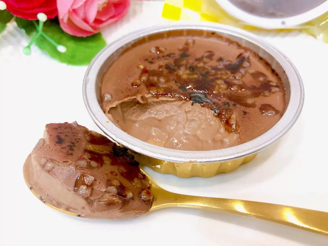 ブリュレショコラ期間限定で出ています♡※こちらの商品は冷凍ショーケースにて販売中です※ なめらかで濃厚なとろけるチョコレートブリュレにザラメを振って香ばしく焼き目をつけました♡ ザラメの食感がアクセントになりより美味しさが引き立つ1品です 個包装になっているので、持ち運びやすくお手土産にも最適です♡お日持ちは要冷蔵翌日です。 期間限定商品となりますので是非チェックしてみてくださいね ※本日はお店はお休みです♀️ 明日からまた営業しておりますので、 ご来店お待ちしております #ブリュレショコラ #チョコブリュレ #期間限定 #松戸スイーツ #松戸バレンタイン #パティスリーhagumi #パティスリーはぐみ